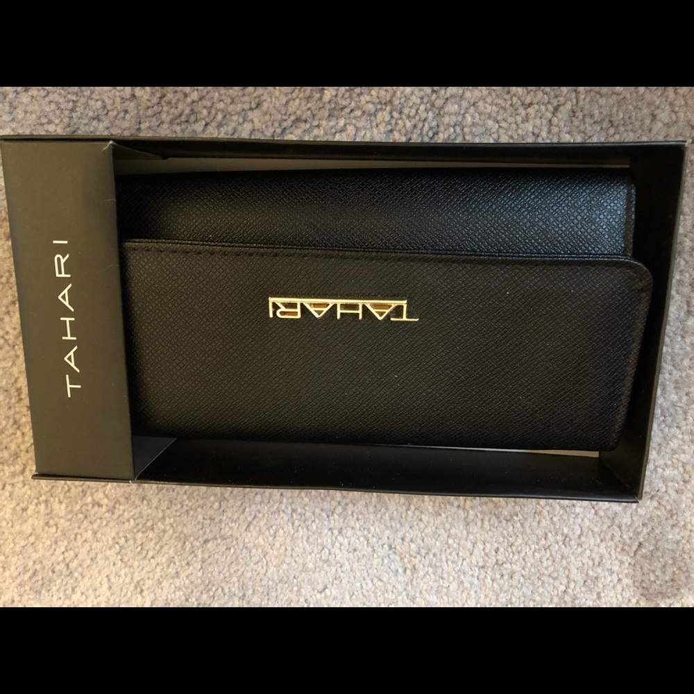 Tahari wallet